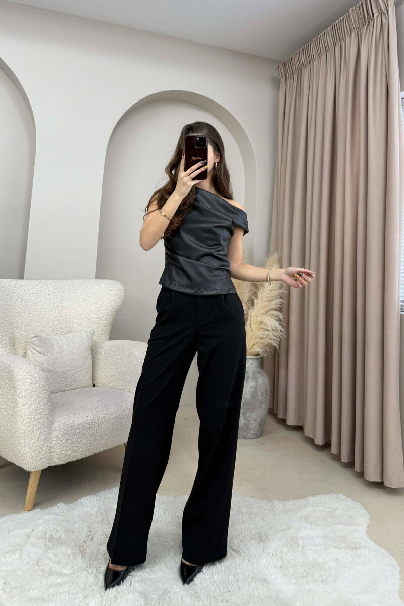 KANATIERE LEKURE NJE NGJYRESHE PER FEMRA NE NGJYRE TE ZEZE - 1