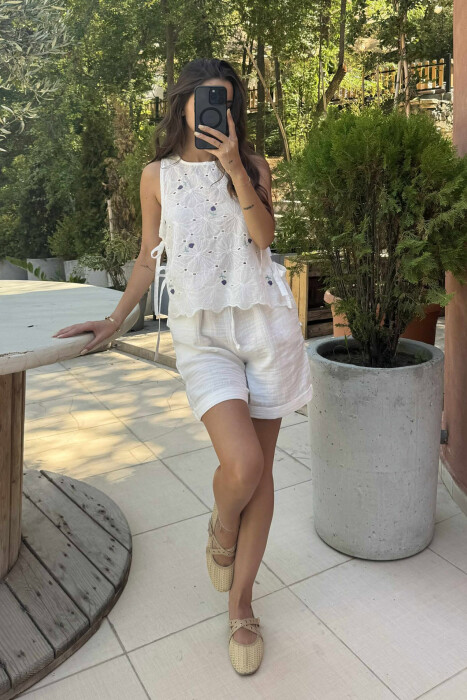 KANATIERE ME LIDHËSE MBRAPA DHE DIZENJO LULESH PËR FEMRA NË NGJYRËN E BARDHË - 4