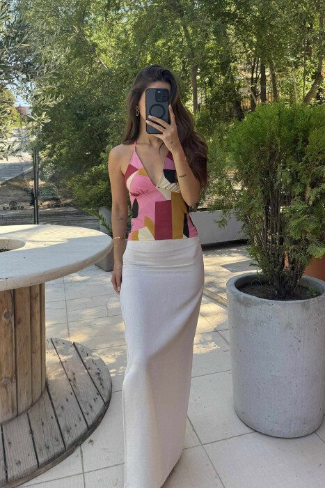 KANATIERE ME LIDHËSE NË QAFË DHE DIZANJE ABSTRAKTE PËR FEMRA SHUMËNGJYRËSHE - 2