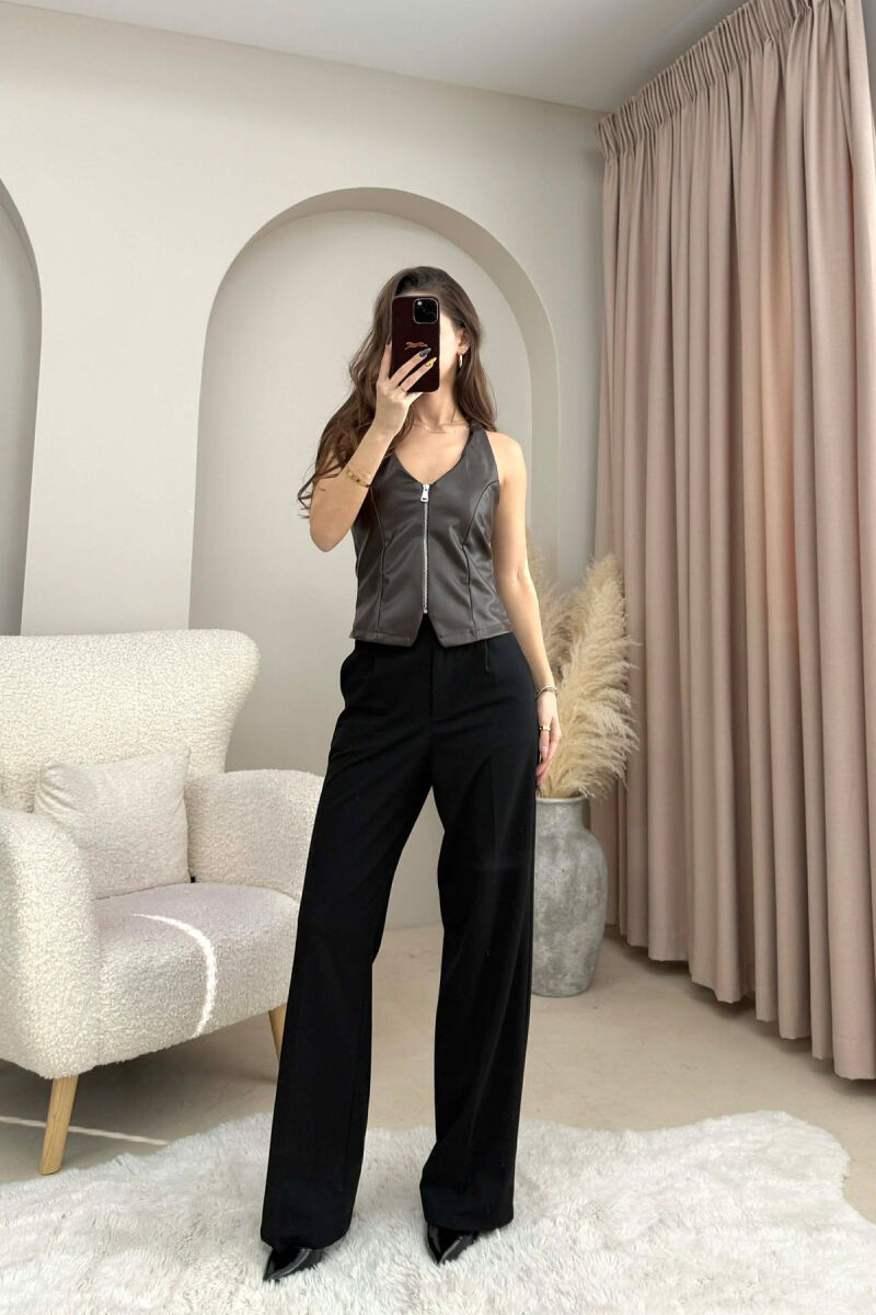 KANATIERE LEKURE NJE NGJYRESHE ME SHPINEN E HAPUR PER FEMRA NE NGJYRE KAFE TE ERRET - 1