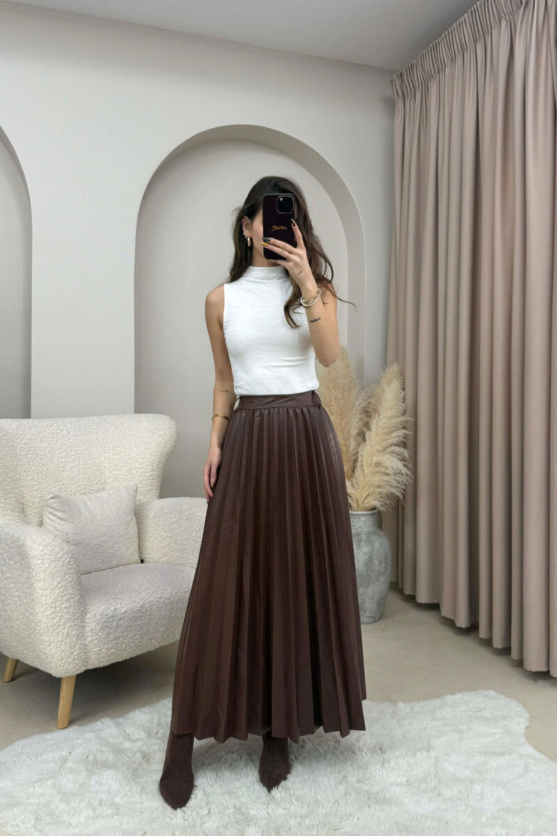 KANATIERE NJË NGJYRËSHE ME JAKË GOLF PËR FEMRA NË NGJYRË TË BARDHË - 1