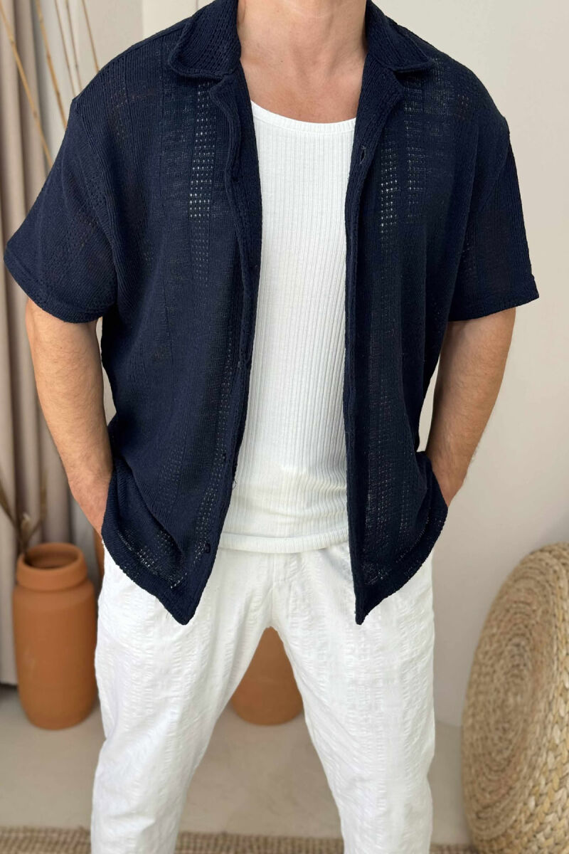 KËMISHË E THJESHTË ME MËNGË TË SHKURTRA PËR MESHKUJ NË NGJYRËN BLU E ERRËT - 4