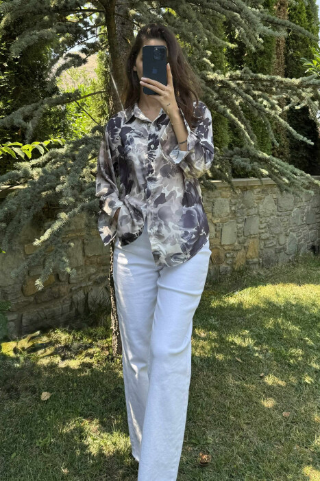 KËMISHË ME DIZAJN LULESH PËR FEMRA NË NGJYRËN GRI - 3