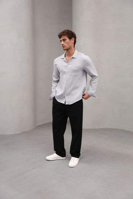 KËMISHË NJË NGJYRËSHE ME XHEP PËR MESHKUJ NË NGJYRËN GRI - 4