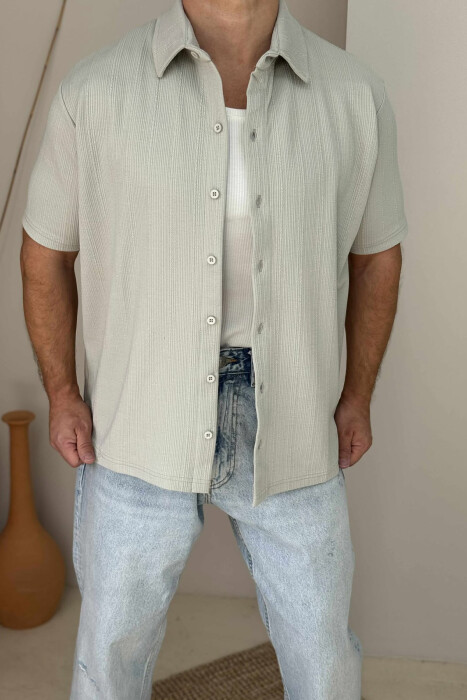 KËMISHË NJË NGJYRËSHE PËR MESHKUJ NË NGJYRËN GRI TË ZBARDHUR - KLAUDIO FASHION