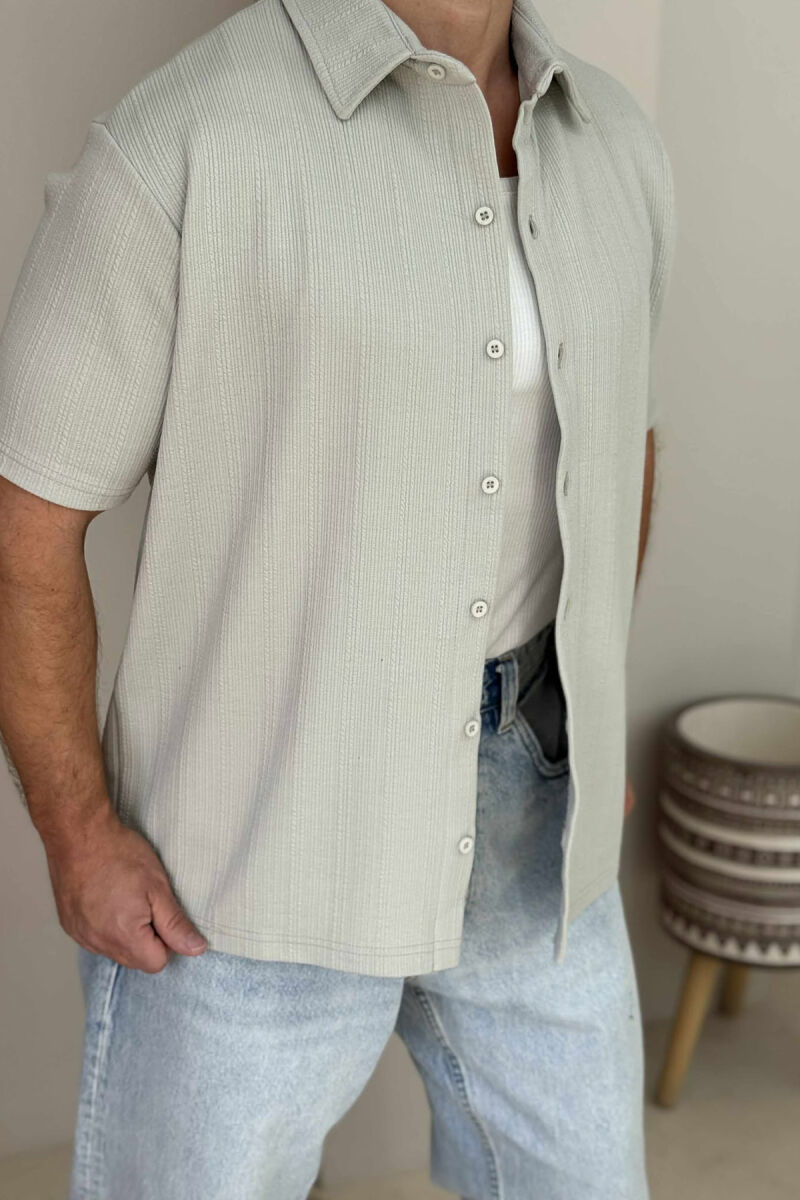 KËMISHË NJË NGJYRËSHE PËR MESHKUJ NË NGJYRËN GRI TË ZBARDHUR - 2