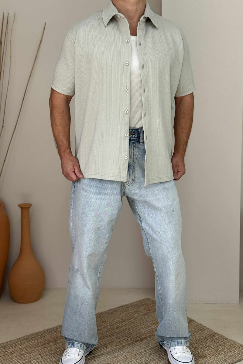 KËMISHË NJË NGJYRËSHE PËR MESHKUJ NË NGJYRËN GRI TË ZBARDHUR - 3