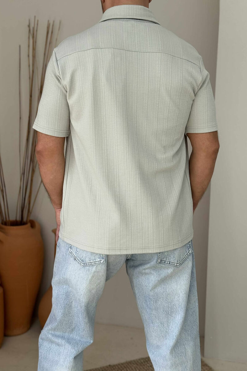 KËMISHË NJË NGJYRËSHE PËR MESHKUJ NË NGJYRËN GRI TË ZBARDHUR - 4