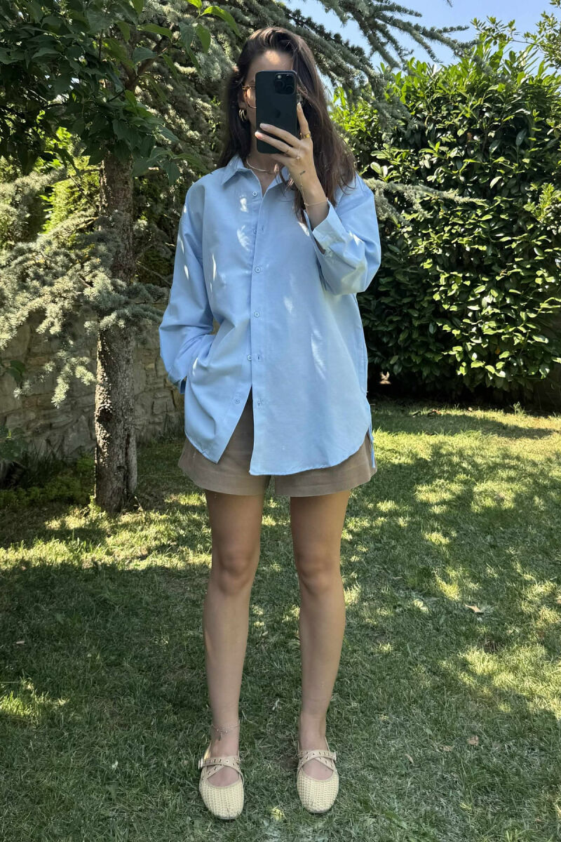 KËMISHË NJË NGJYRËSHE E THJESHTË PËR FEMRA NË NGJYRËN BABY BLUE - 1