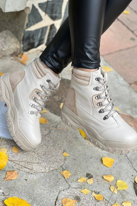 KËPUCË ME LIDHËSE ME QAFË PËR FEMRA NË NGJYRËN KREM - KLAUDIO FASHION