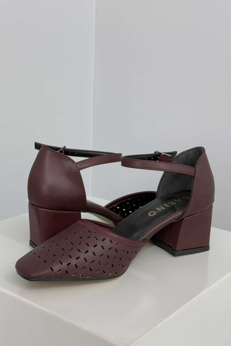 KËPUCE NJË NGJYRËSHE ME GJYSMË TAKË NË NGJYRË VISHNJË - 2