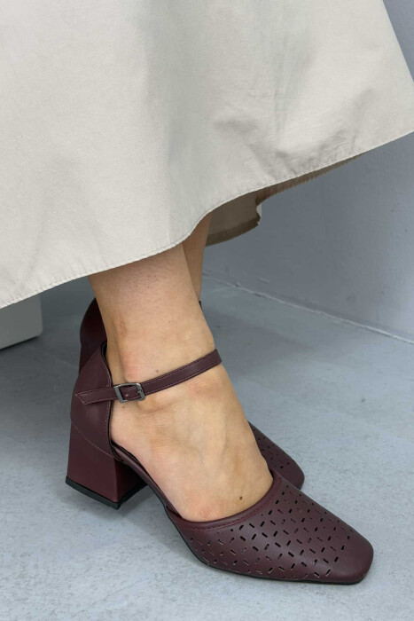 KËPUCE NJË NGJYRËSHE ME GJYSMË TAKË NË NGJYRË VISHNJË - 3