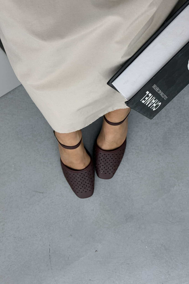 KËPUCE NJË NGJYRËSHE ME GJYSMË TAKË NË NGJYRË VISHNJË - 5