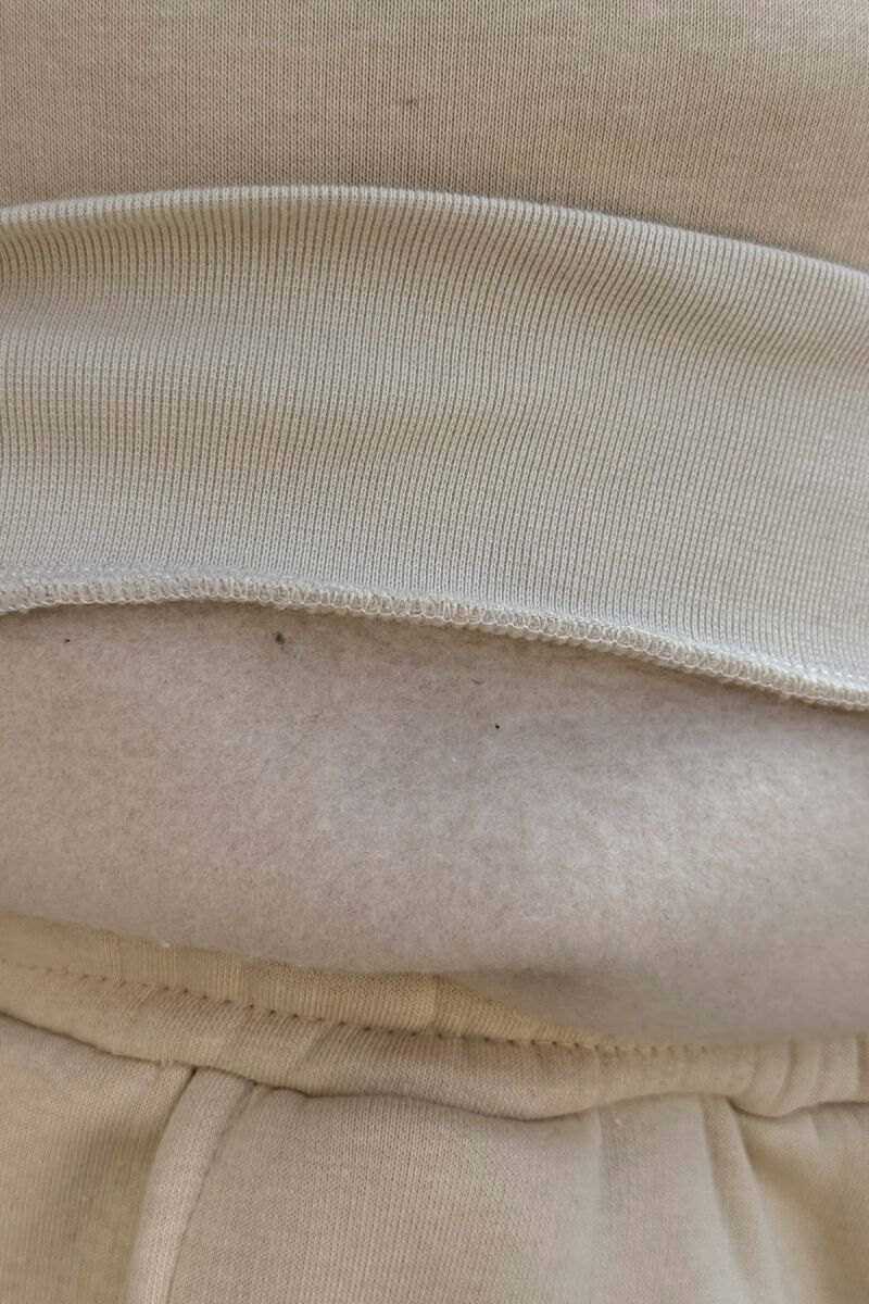 KOSTUM ME PUSH BLUZË ME JAKË TË RRUMBULLAKËT+TUTA PËR MESHKUJ NË NGJYRË BEZHË TË ZBARDHUR - 3