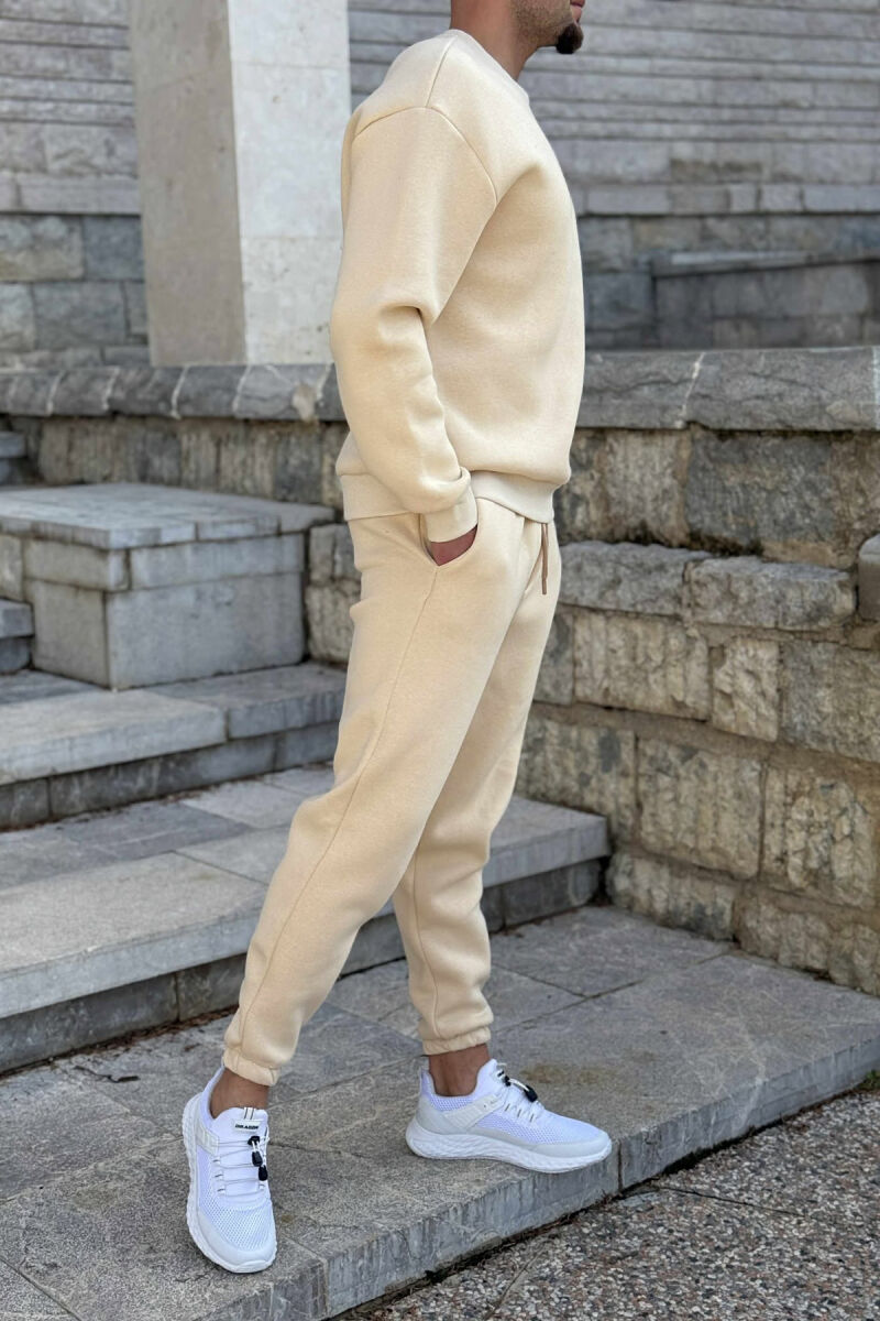 KOSTUM ME PUSH BLUZË ME JAKË TË RRUMBULLAKËT+TUTA PËR MESHKUJ NË NGJYRË BEZHË TË ZBARDHUR - 4