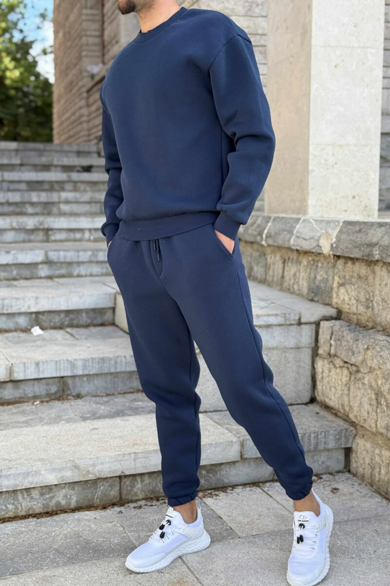 KOSTUM ME PUSH BLUZË ME JAKË TË RRUMBULLAKËT+TUTA PËR MESHKUJ NË NGJYRË BLU TË ERRËT - 3