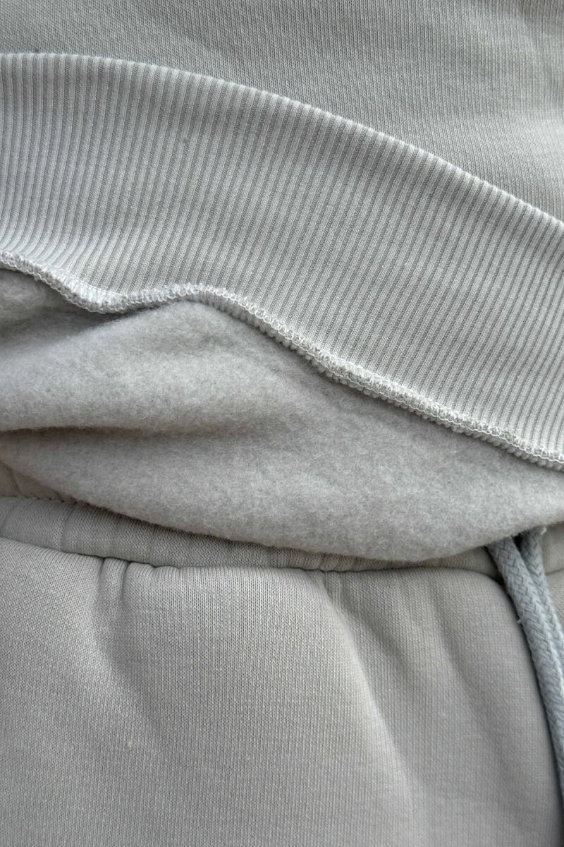 KOSTUM ME PUSH BLUZË ME JAKË TË RRUMBULLAKËT+TUTA PËR MESHKUJ NË NGJYRË GRI E SHNDRITSHME - 3