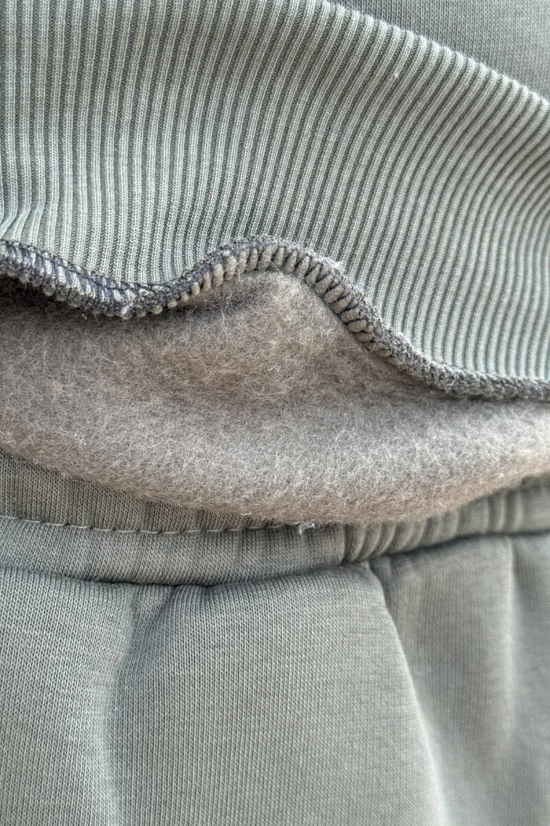 KOSTUM ME PUSH BLUZË ME JAKË TË RRUMBULLAKËT+TUTA PËR MESHKUJ NË NGJYRË JESHILE - 3