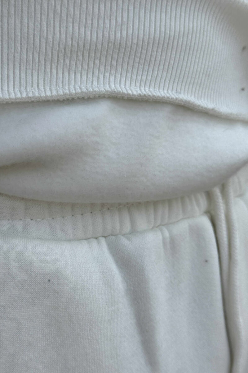 KOSTUM ME PUSH BLUZË ME JAKË TË RRUMBULLAKËT+TUTA PËR MESHKUJ NË NGJYRË TË BARDHË - 3