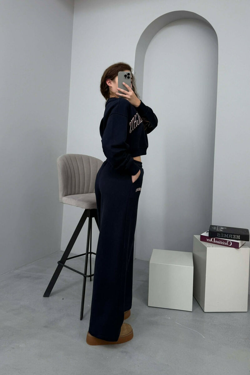  KOSTUM ME SHKRIME BLUZË E SHKURTËR+TUTA PËR FEMRA NË NGJYRË BLU TË ERRËT - 4