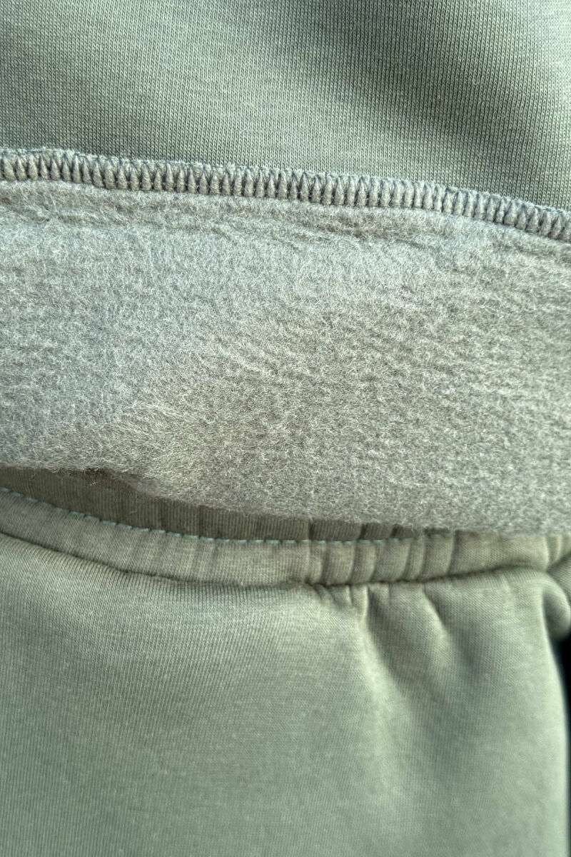 KOSTUM NJË NGJYRËSH BLUZË+TUTA PËR MESHKUJ NË NGJYRË JESHILE - 3