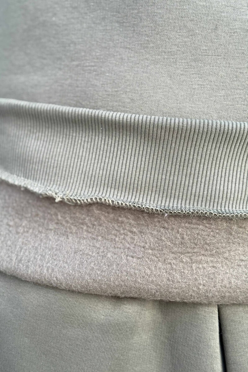 KOSTUM NJË NGJYRËSH BLUZË+TUTA PËR MESHKUJ NË NGJYRË JESHILE E ERRËT - 3