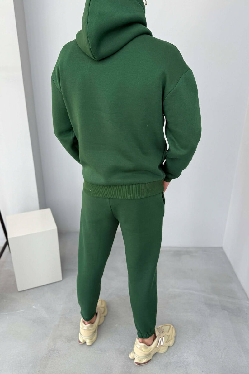 KOSTUM NJE NGJYRESH HOODIE ME SHKRIME + TUTA PER MESHKUJ NE NGJYRE JESHILE - 3