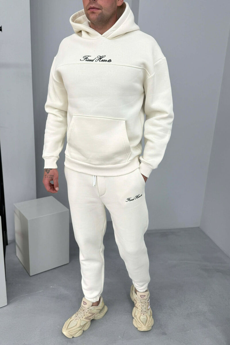 KOSTUM NJE NGJYRESH HOODIE ME SHKRIME + TUTA PER MESHKUJ NE NGJYRE TE BARDHE - 1