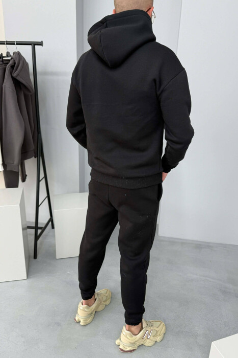 KOSTUM NJE NGJYRESH HOODIE ME SHKRIME + TUTA PER MESHKUJ NE NGJYRE TE ZEZE - 2