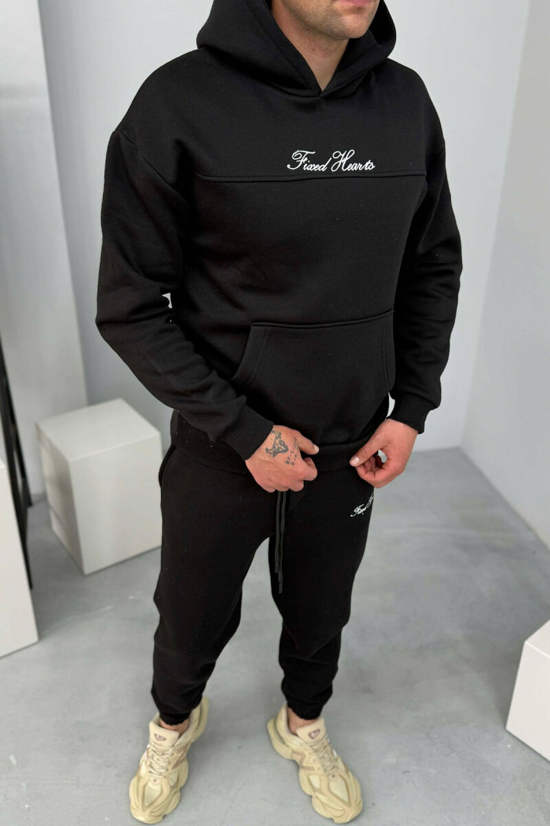 KOSTUM NJE NGJYRESH HOODIE ME SHKRIME + TUTA PER MESHKUJ NE NGJYRE TE ZEZE - 7