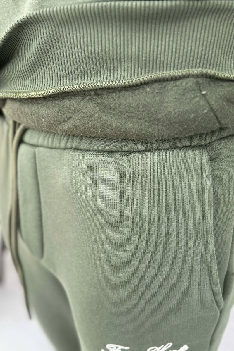 KOSTUM NJE NGJYRESH HOODIE ME SHKRIME + TUTA PER MESHKUJ NE NGJYRE ULLI - 4