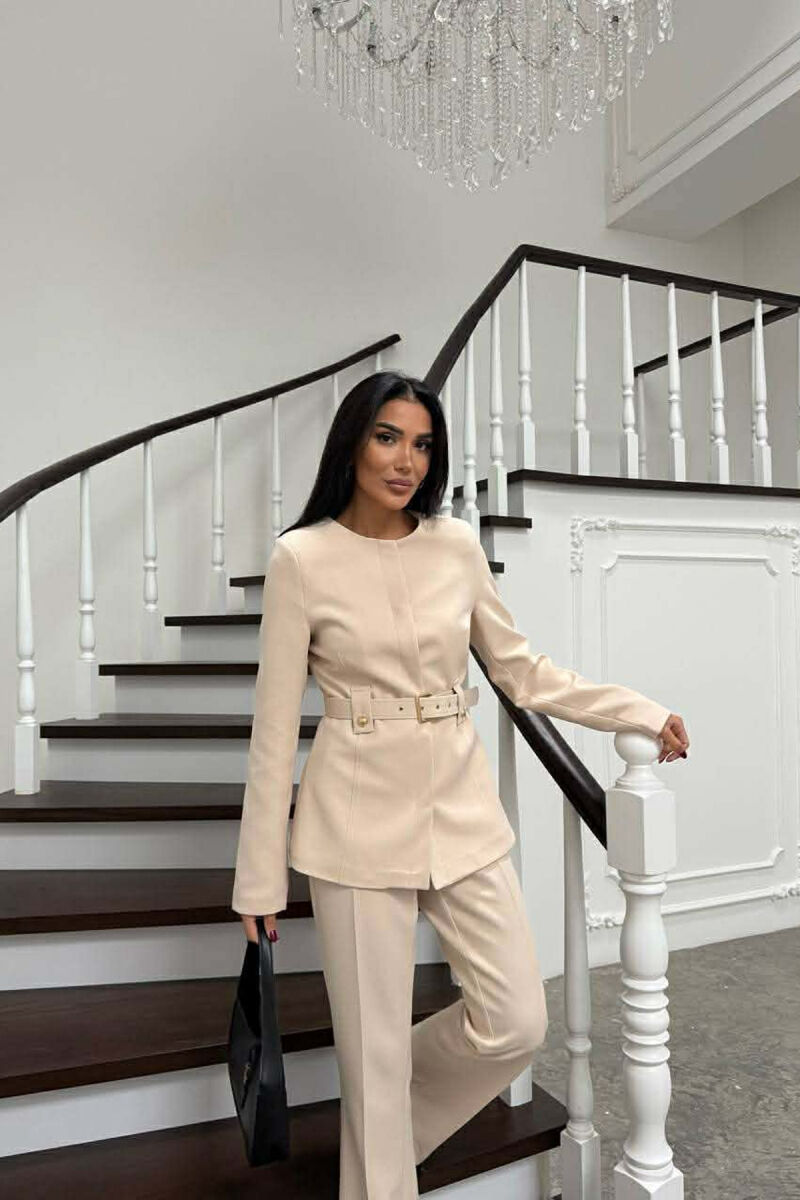 KOSTUM NJË NGJYRËSH XHAKETË ME RRIP+PANTALLONA PËR FEMRA NË NGJYRE KREM - 3