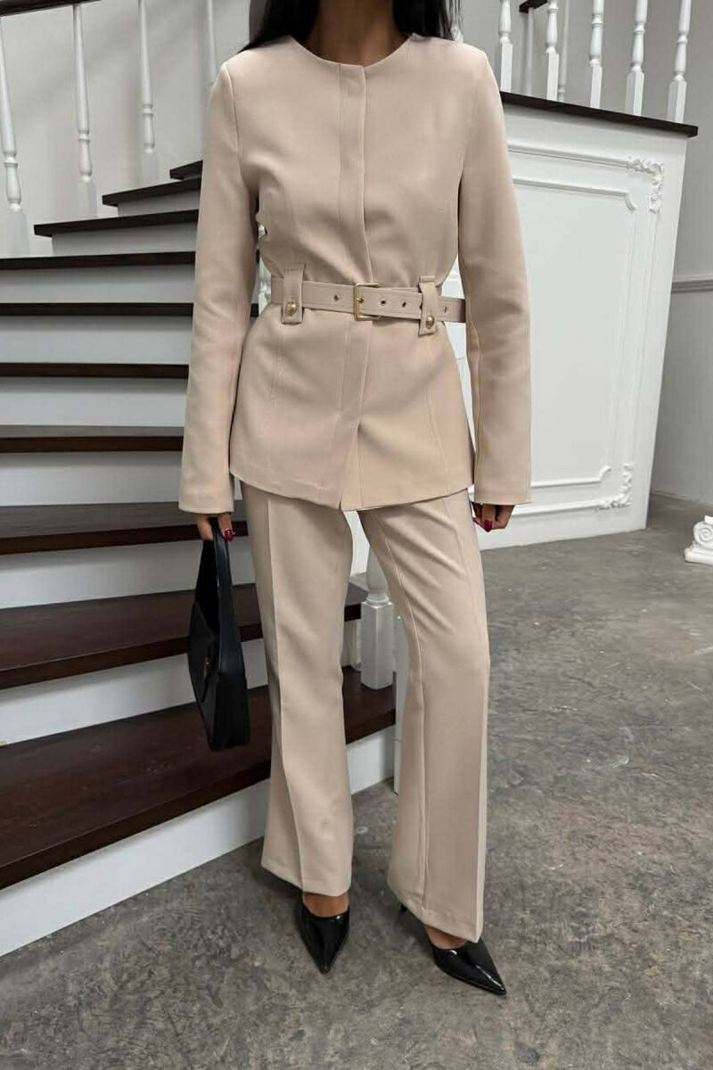 KOSTUM NJË NGJYRËSH XHAKETË ME RRIP+PANTALLONA PËR FEMRA NË NGJYRE KREM - 5