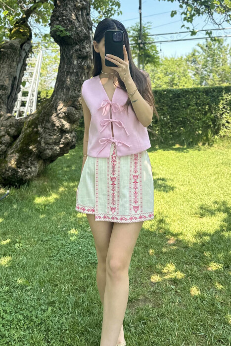 JELEK NJË NGJYRËSH ME DETAJIN E LIDHËSEVE PËR FEMRA NË NGJYRËN ROZË - KLAUDIO FASHION