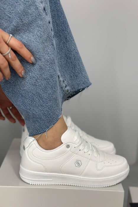 LACINGS SIMPLE WOMEN SNEAKERS WHITE-E BARDHE 