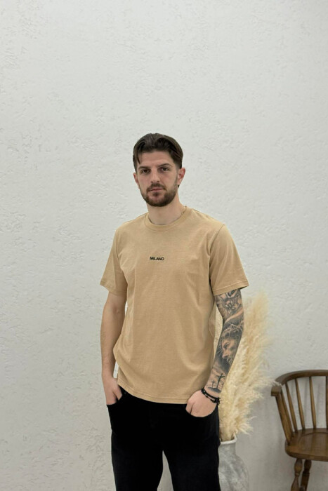 T-SHIRT I THJESHTË ME SHKRIME PËR MESHKUJ NË NGJYRËN BEZHE 