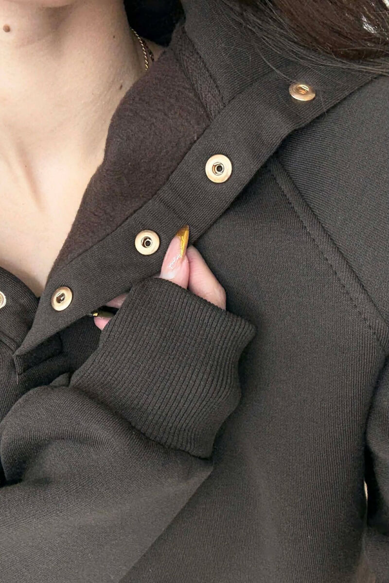 ONE COLOR BUTTONED FLUFFY WOMEN SWEATSHIRT BROWN/KAFE - 4