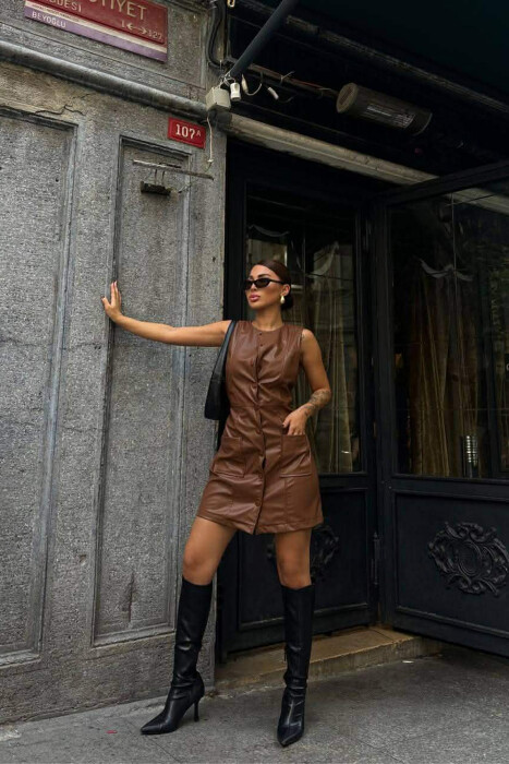 ONE COLOR BUTTONED LEATHER SLEEVELESS WOMEN DRESS BROWN/KAFE - 5