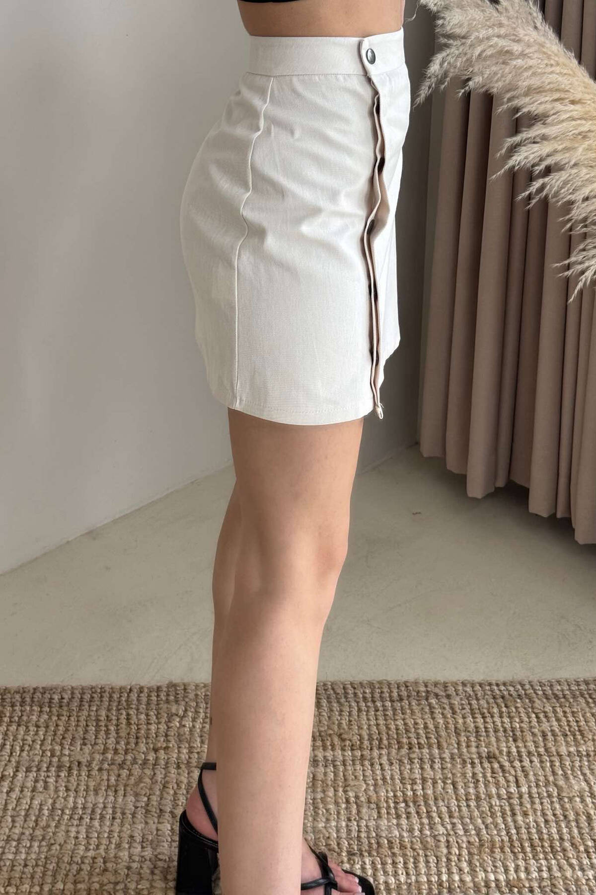 ONE COLOR BUTTONED SHORT WOMEN SKIRT CREAM/KREM SKIRTS ONE COLOR BUTTONED SHORT WOMEN SKIRT CREAM/KREM SKIRTS