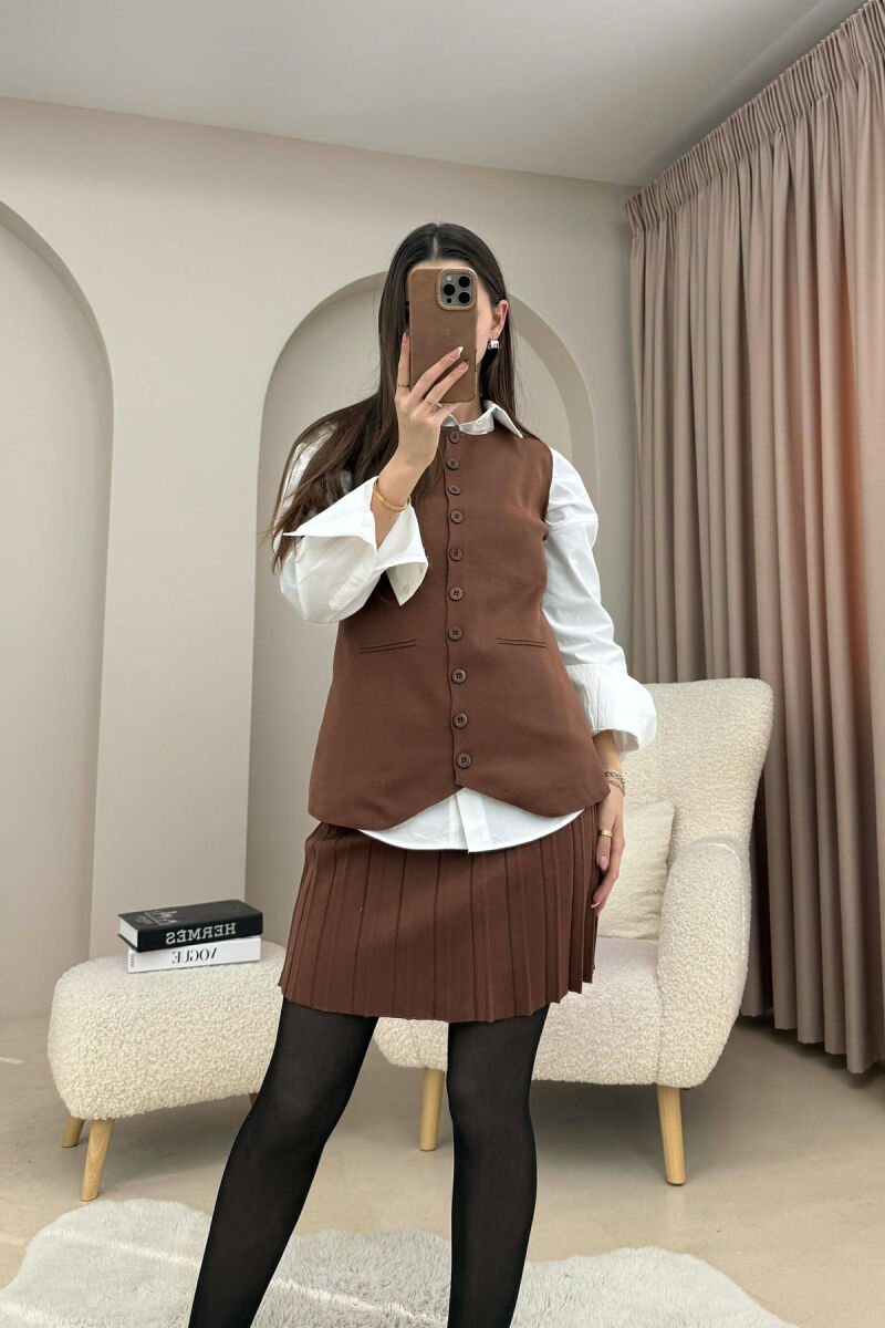 ONE COLOR BUTTONED VEST + SHORT SKIRT KNITTED WOMAN SET BROWN/KAFE - 1