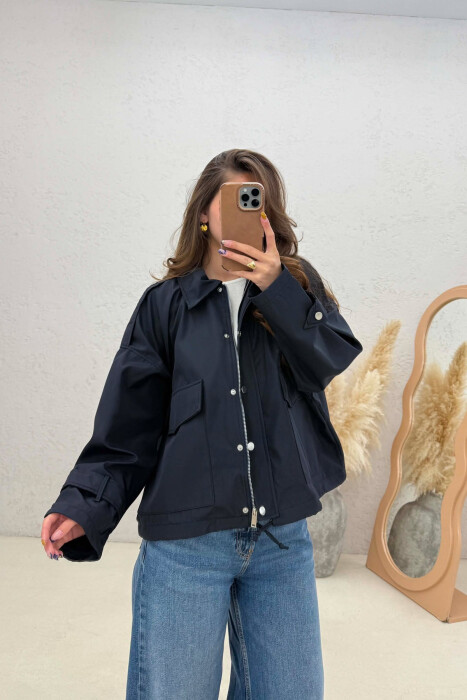 XHAKETE NJE NGJYRESHE ME BUTONA PER FEMRA NE NGJYRE BLU TE ERRET - KLAUDIO FASHION