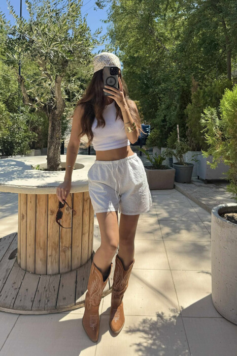 ONE COLOR ELASTIC WAIST WOMEN SHORTS WHITE-E BARDHE - KLAUDIO FASHION