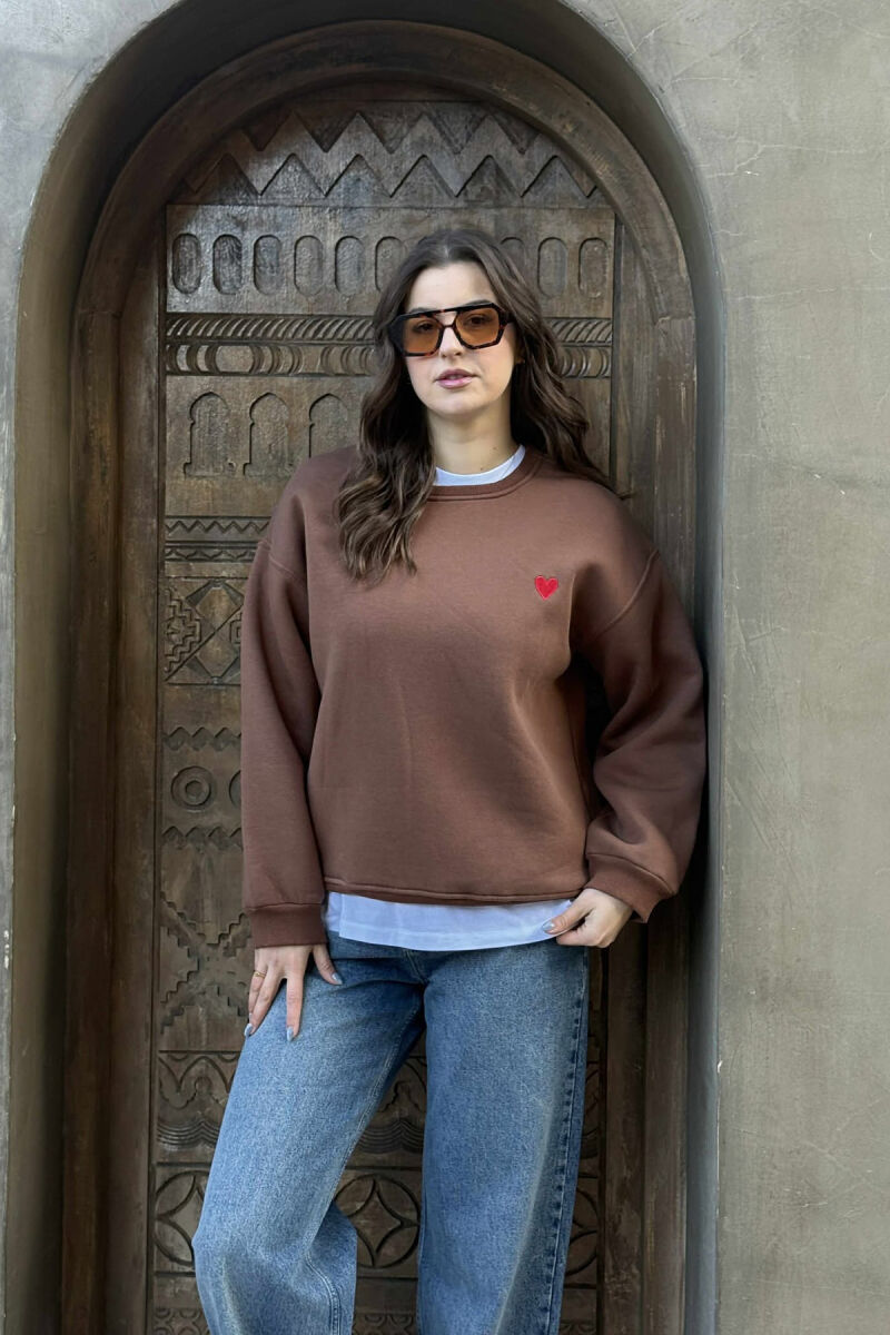 ONE COLOR FLUFFY HEART LOGO WOMEN SWEATSHIRT BROWN/KAFE - 2