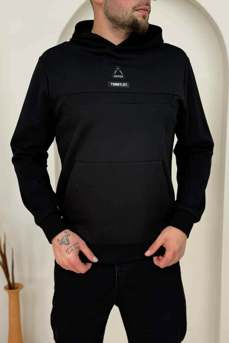 HOODIE NJË NGJYRËSHE ME LOGO NË PJESËN PARA PËR MESHKUJ NË NGJYRËN E ZEZË - KLAUDIO FASHION