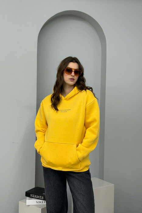 HOODIE NJE NGJYRESHE ME PUSH DHE ME SHKRIM TE THJESHTE NE PJESEN PARA PER FEMRA NE NGJYRE TE VERDHE - KLAUDIO FASHION