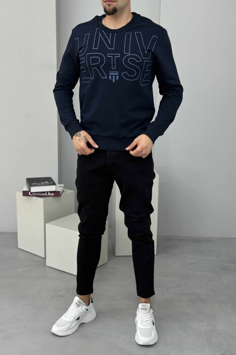 ONE COLOR FRONT WRITTINGS MEN SWEATSHIRT DARK BLUE/BEE - KLAUDIO FASHION