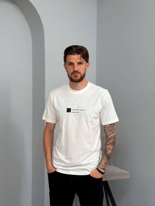 ONE COLOR FRONT WRITTINGS MEN T-SHIRT WHITE-E BARDHE - KLAUDIO FASHION