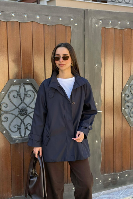 XHAKETE NJE NGJYRESHE ME ZINXHIR DHE BUTONA PER FEMRA NE NGJYRE BLU 