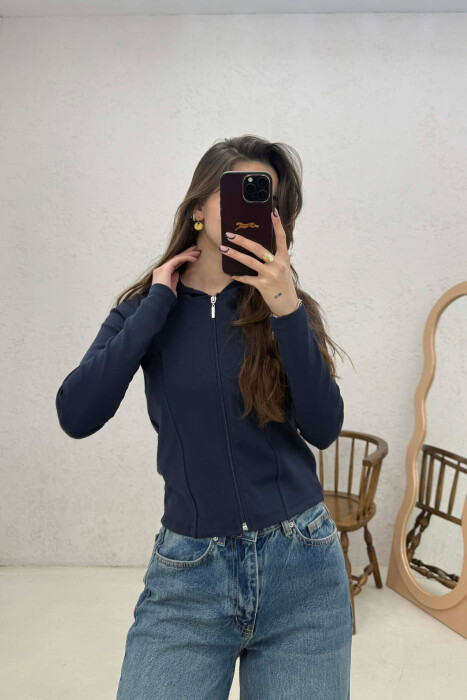 XHAKETE NJE NGJYRESHE ME ZINXHIR PER FEMRA NE NGJYRE BLU - KLAUDIO FASHION