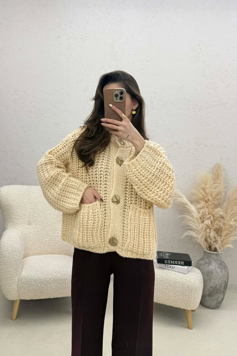 ONE COLOR KNITTED FRONT POCKETS WOMEN CARDIGAN CREAM/KREM - 1